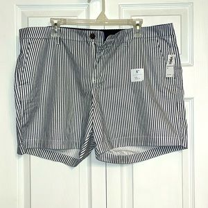 Old Navy NWT Blue/White Everyday 5" shorts